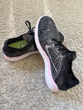 NIKE FREE  Black Knit Running Sneakers with Pink Accent
